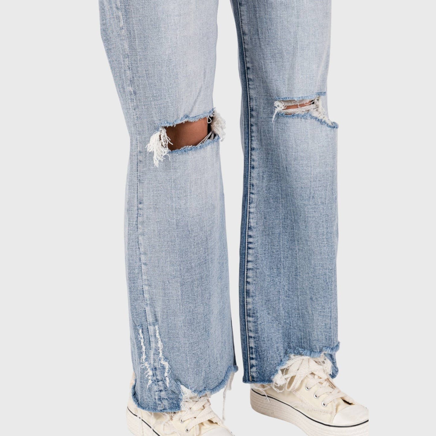 DISTRESSED HIGH RISE COMFORT JEANS