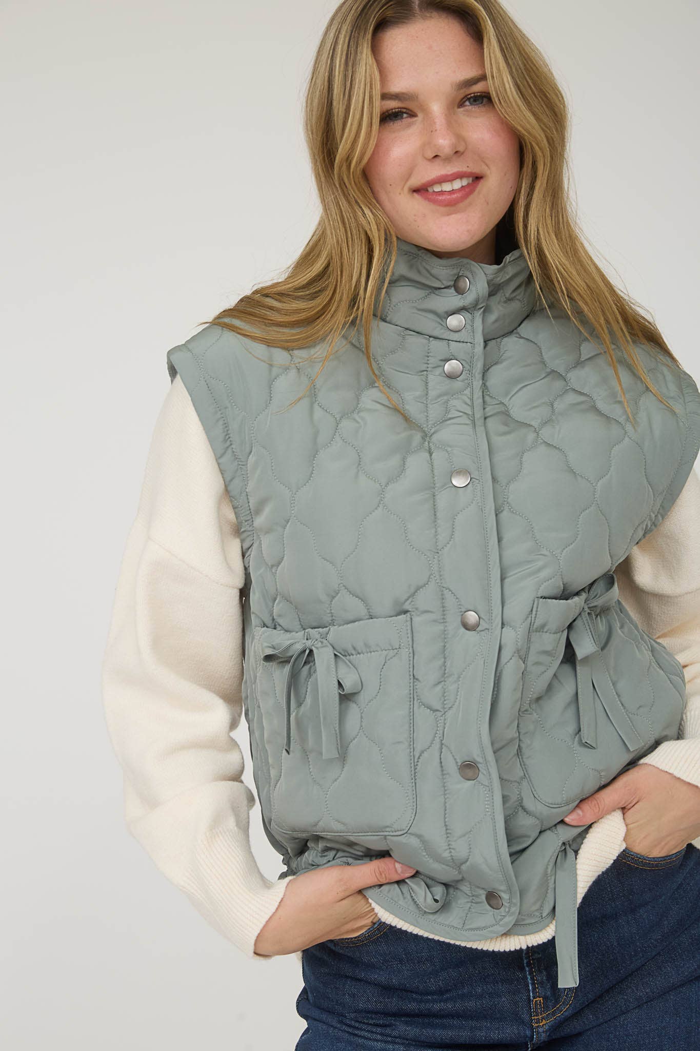 TIE SNAP BUTTON QUILTED PUFFER VEST BLACK