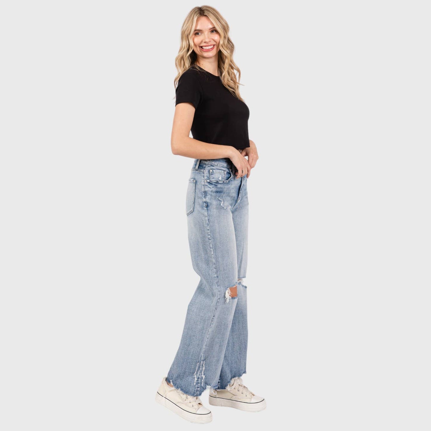 DISTRESSED HIGH RISE COMFORT JEANS