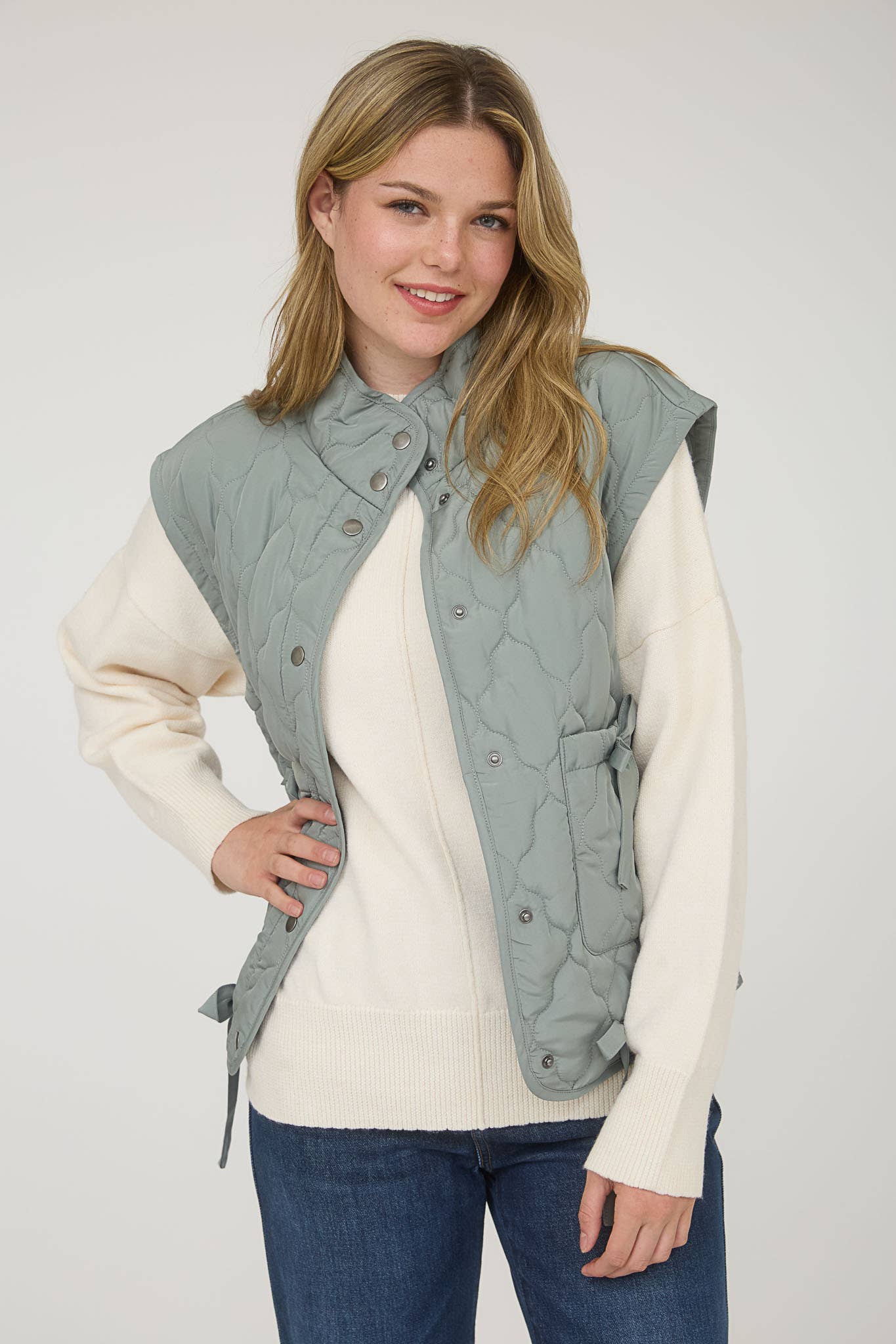 TIE SNAP BUTTON QUILTED PUFFER VEST BLACK
