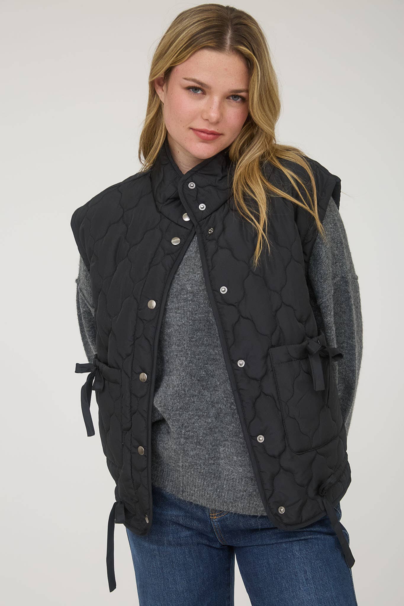 TIE SNAP BUTTON QUILTED PUFFER VEST BLACK