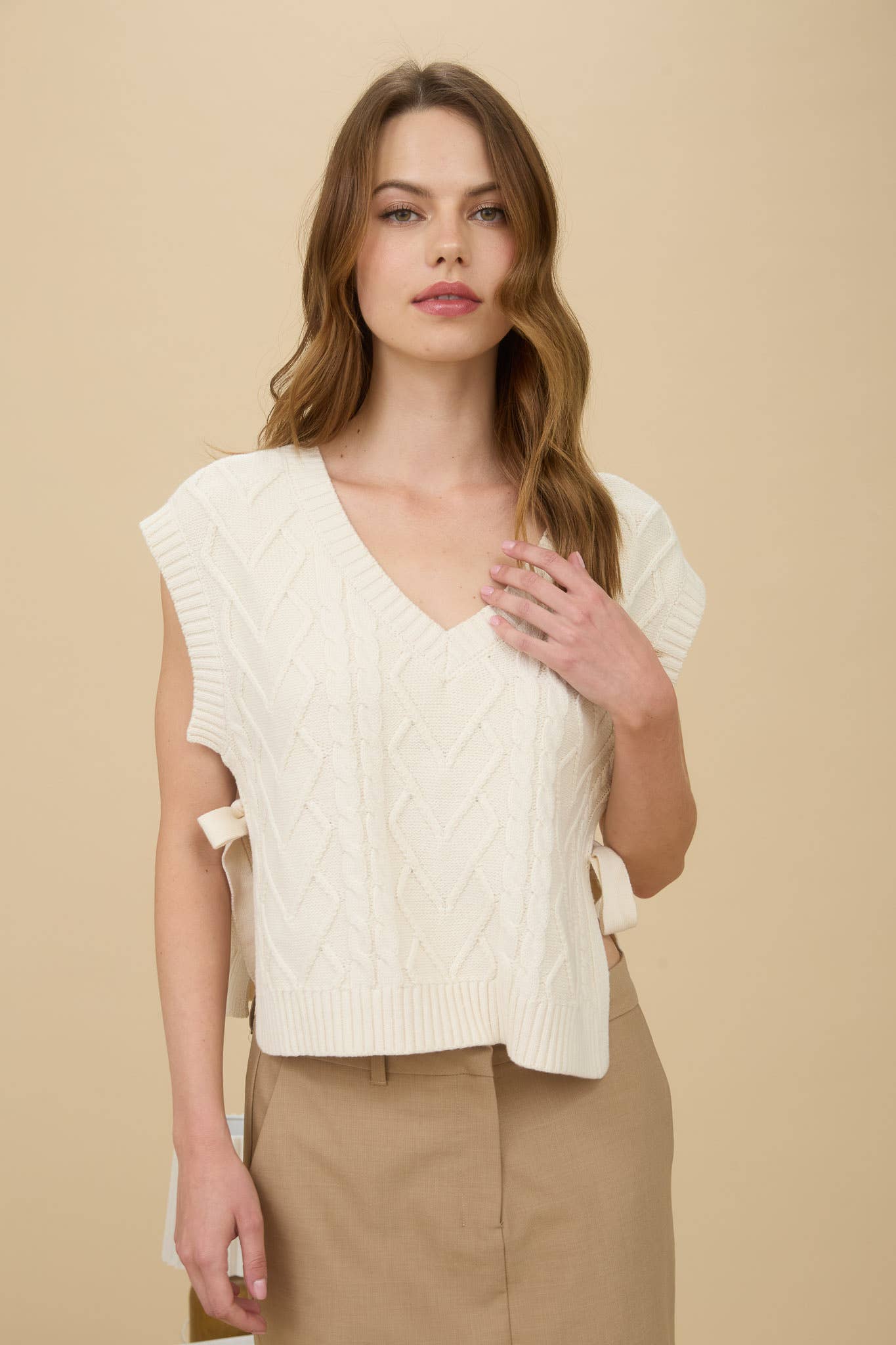 CABLE KNIT V NECK SIDE TIE SWEATER VEST GREEN