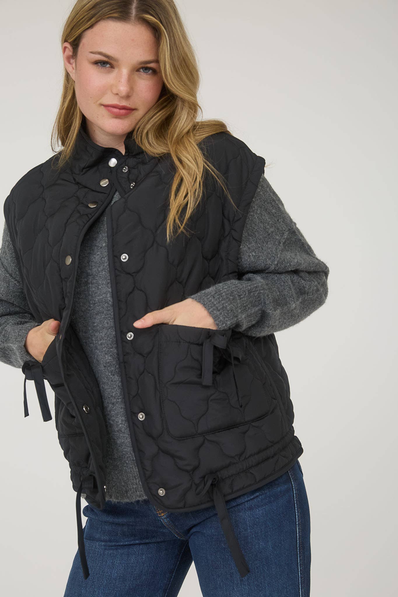 TIE SNAP BUTTON QUILTED PUFFER VEST BLACK