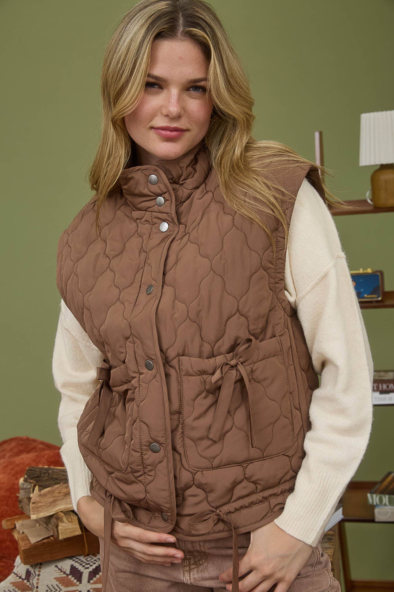 TIE SNAP BUTTON QUILTED PUFFER VEST BLACK
