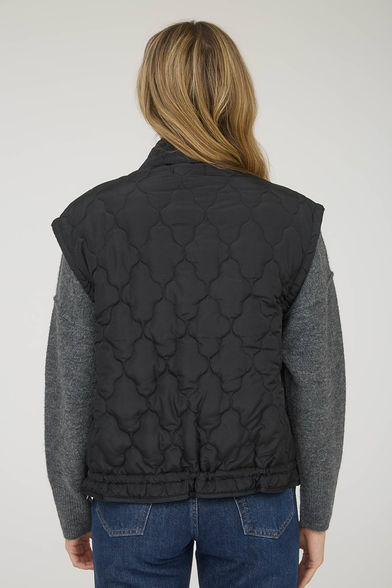 TIE SNAP BUTTON QUILTED PUFFER VEST BLACK
