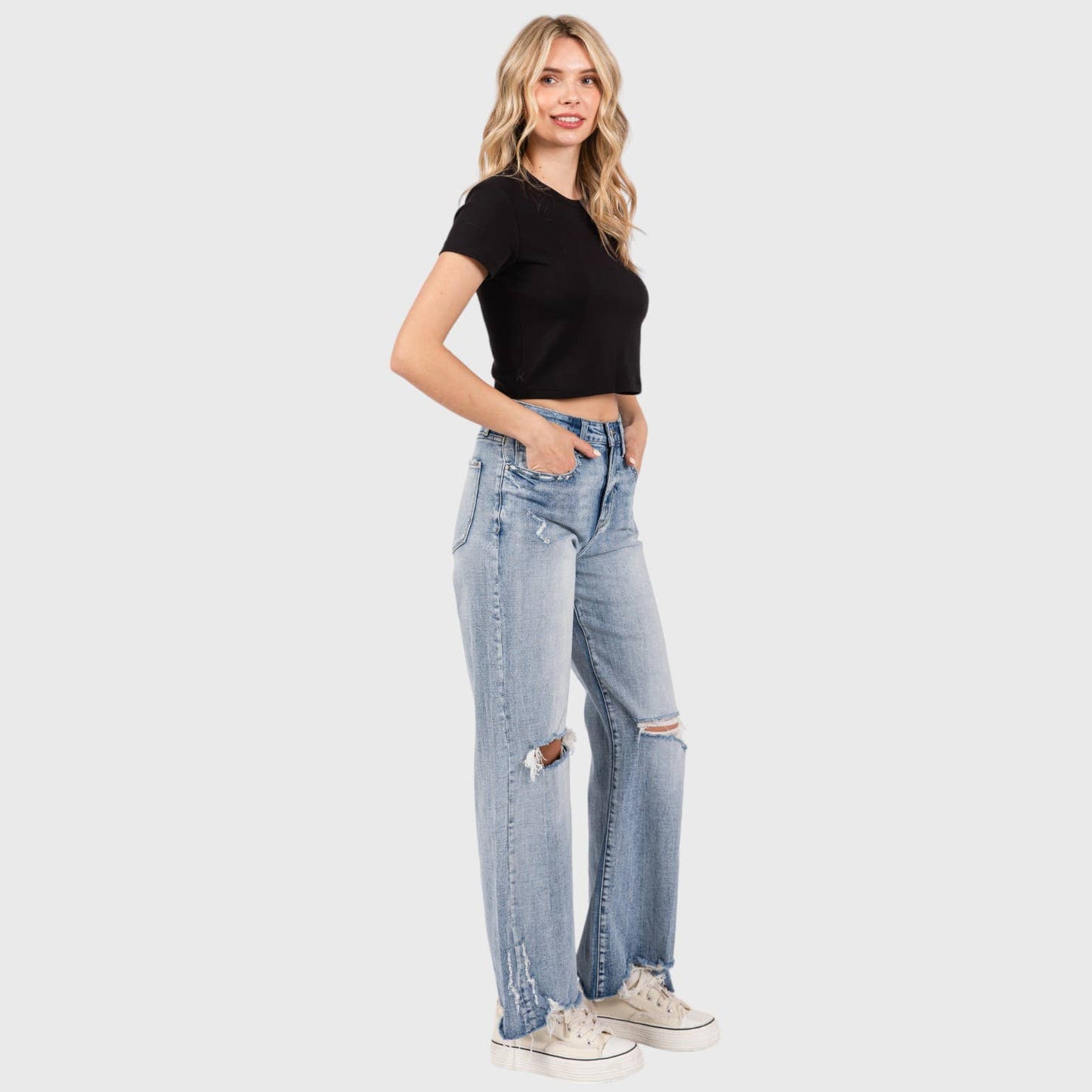 DISTRESSED HIGH RISE COMFORT JEANS