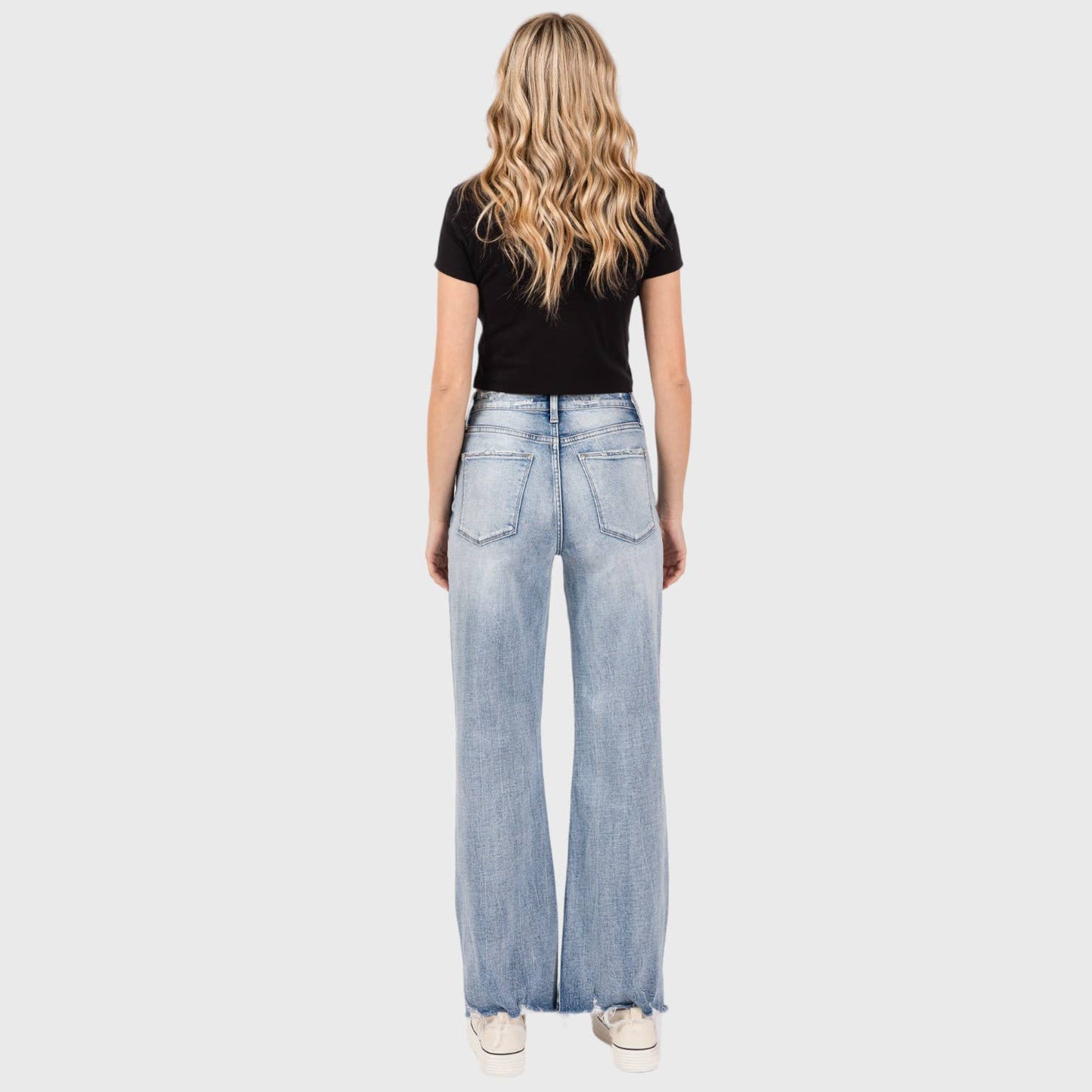 DISTRESSED HIGH RISE COMFORT JEANS