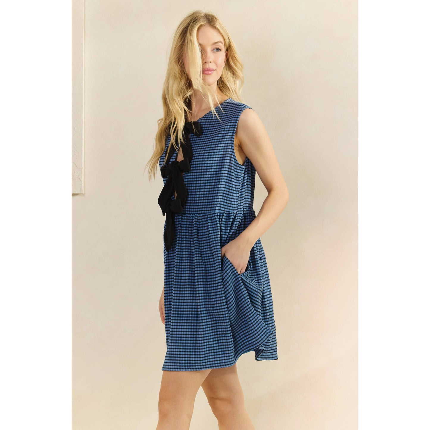 Sleeveless Front Ribbon Dress: Black