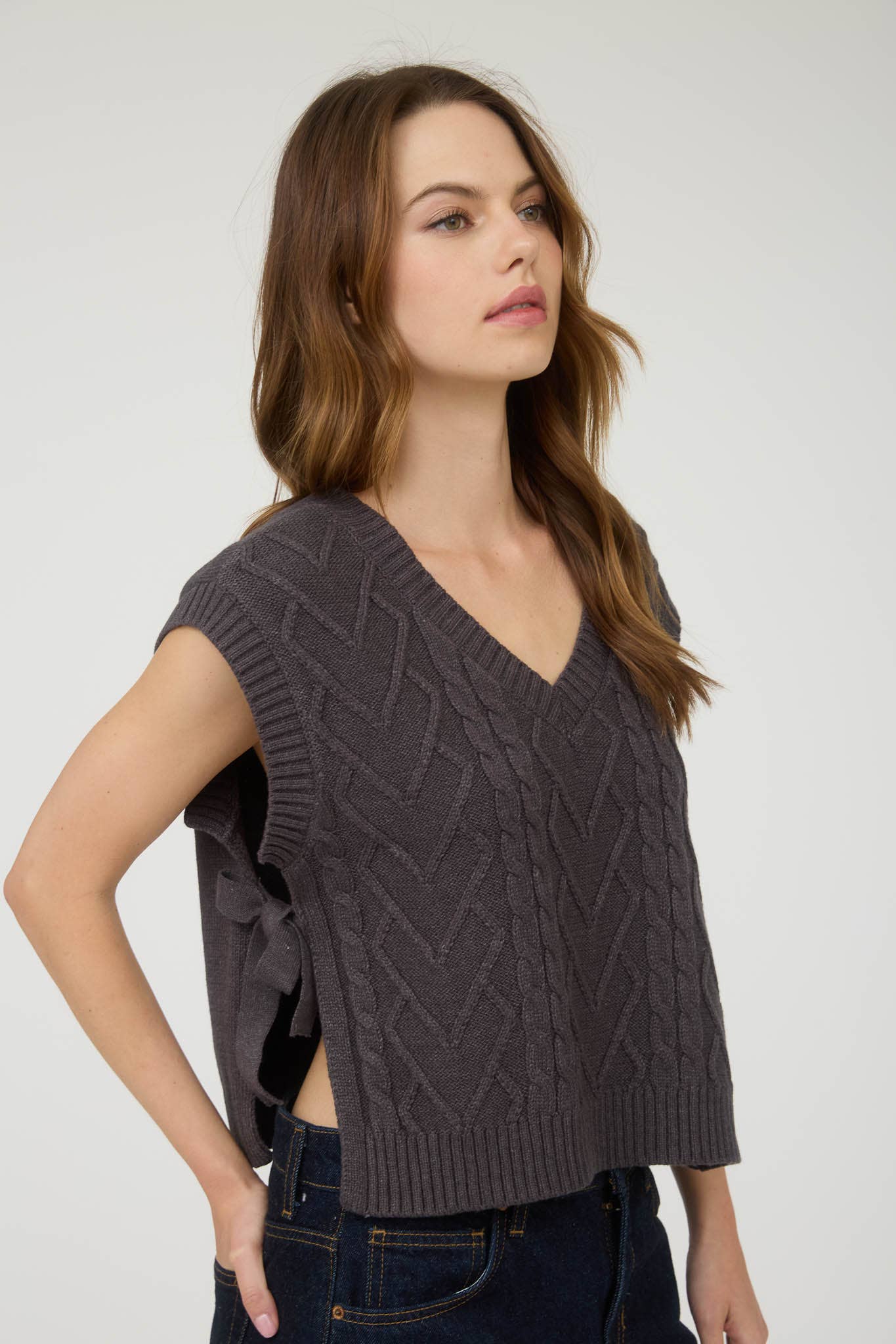 CABLE KNIT V NECK SIDE TIE SWEATER VEST GREEN