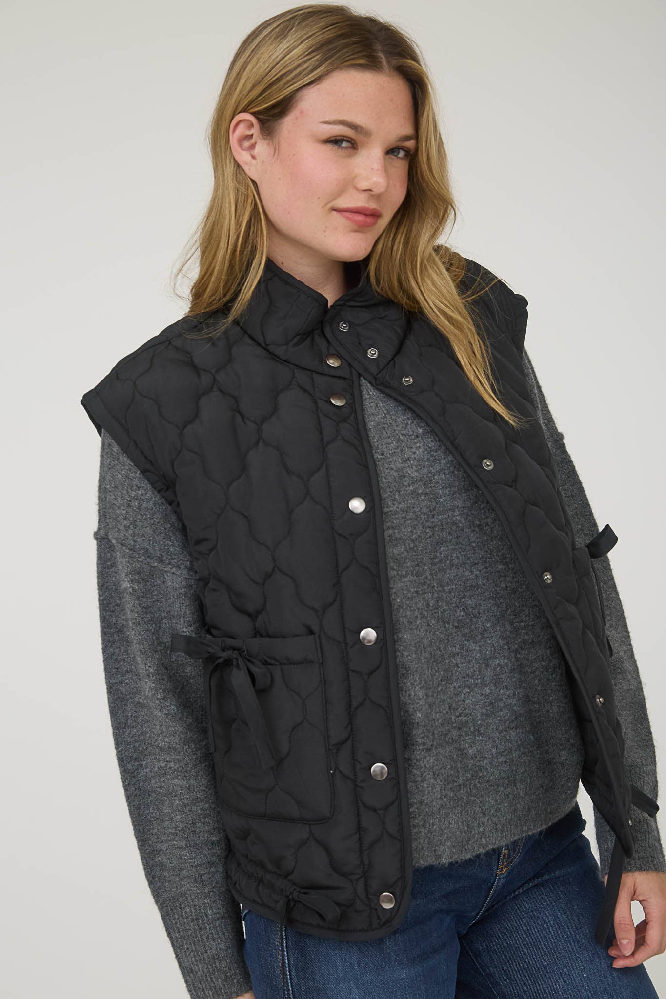 TIE SNAP BUTTON QUILTED PUFFER VEST BLACK