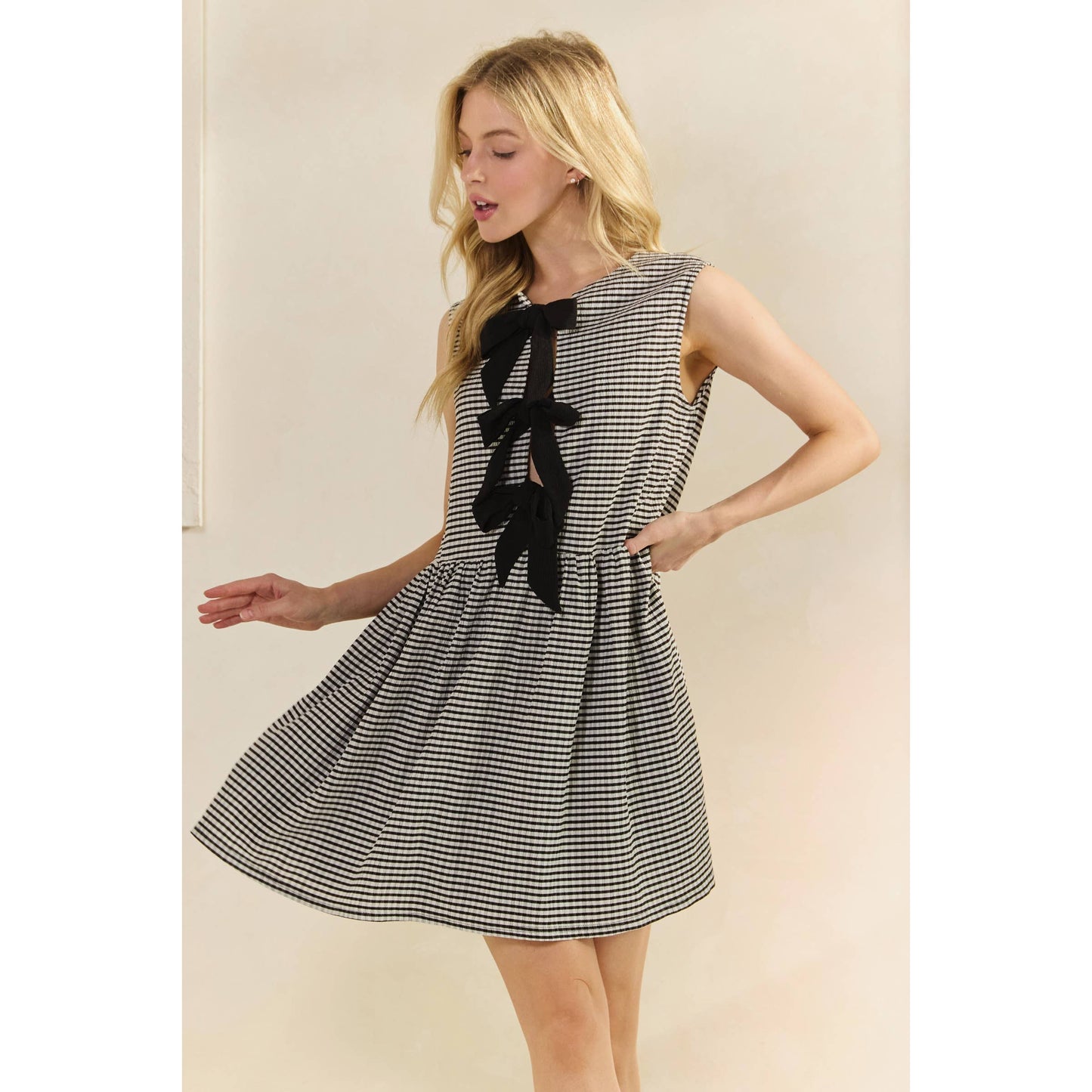 Sleeveless Front Ribbon Dress: Black