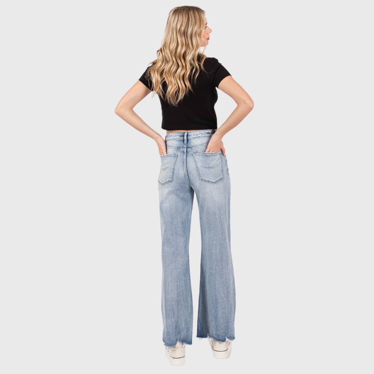 DISTRESSED HIGH RISE COMFORT JEANS